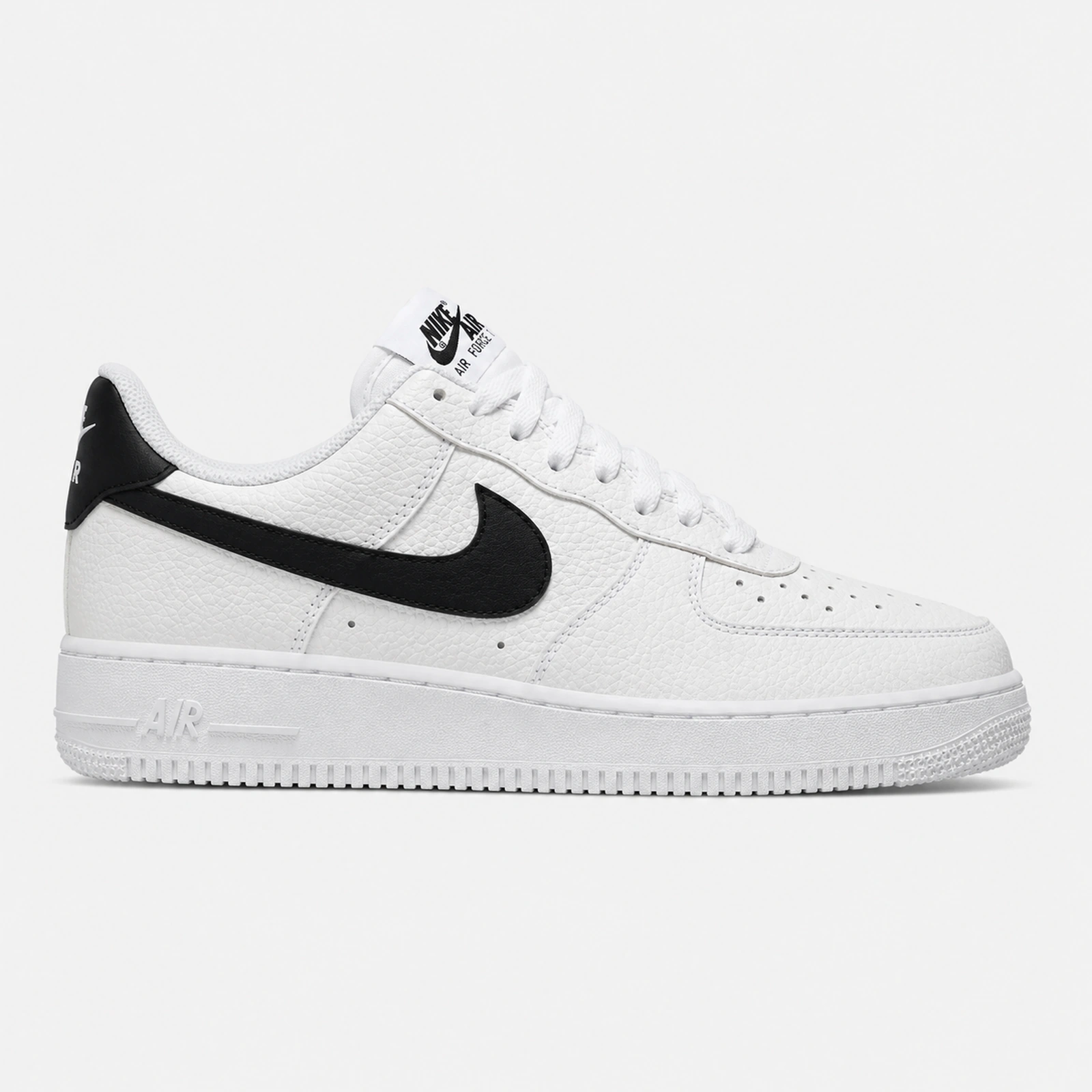 Nike Air Force 1 bijele patike sa crnim znakom – vanjski bočni prikaz